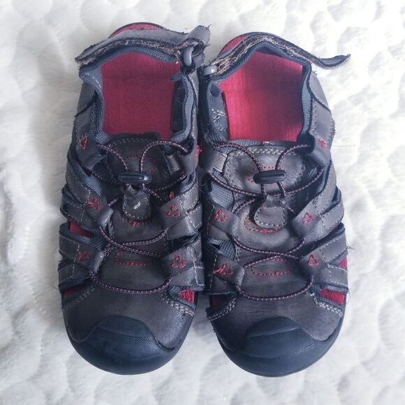 Cherokee Other - Cherokee Boys sandals water shoes 1 closed toes